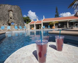Stunningly Beautiful - Theatre at Sugar Beach 2 (08) - Christiansted - Piscine