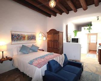 ★Closson Getaway★ | Courtyard | Railyard and Plaza - Santa Fe - Bedroom