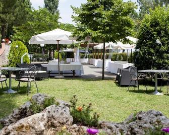 Hotel Ristorante Il Pino - Chiusi - Terasa