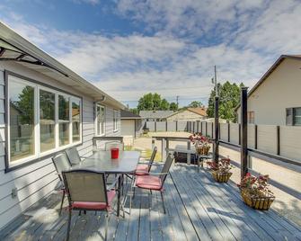 Neenah Home with Deck Near Lake Winnebago - Neenah - Balcón