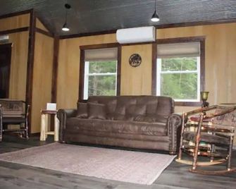 Secluded in Amish Country and peaceful - Peebles - Living room