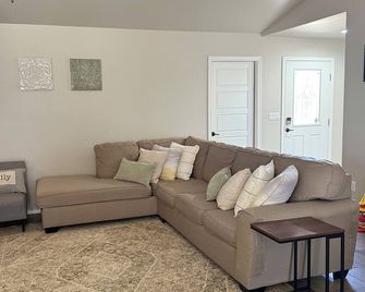 Beautiful and cozy home, perfect for long stay - Alamogordo - Stue