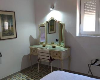 Andalusian Cozy Country House La Umbria by the riverside Casa del Patio - El Pedroso - Habitación