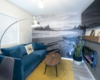 The Francis Boutique Inn - Ucluelet - Living room