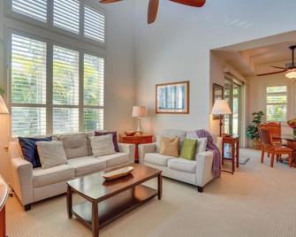 Luxe Big Island Vacation Rental Along Kohala Coast - Puako - Living room