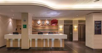 Cosmos Kazan Hotel-Mbr Of Radisson Ind - Kazan - Front desk