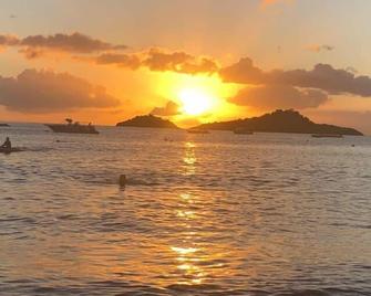 Bungalows With Swimming Pool With Breathtaking Sea And Mountain Views For 4 People Each - Bouillante - Plage