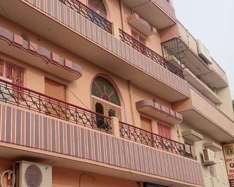 Rudra Guest House - Rāmnagar - Building
