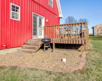'Red Barn Getaway' Chillicothe Countryside Home - Chillicothe - Binnenhof