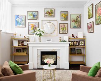 هيلتون جاردن إن كالوجا - كالوغا - غرفة معيشة