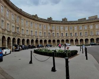 Flat 7 Buxton Market Place Apartment - Buxton - Building