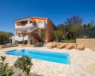 Apartment Jenny 2 With Pool - Krk - Pool