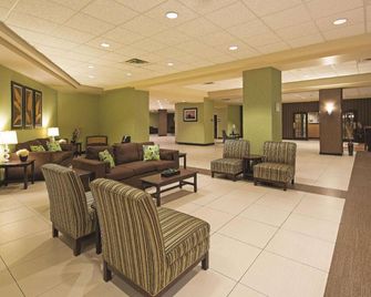 La Quinta Inn & Suites Salisbury - Salisbury - Lobby