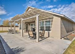 Modern Caldwell House with Yard and Furnished Patio! - Caldwell - Patio