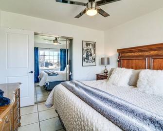 Palmdale Family Home with Private Pool and Backyard - Palmdale - Habitación