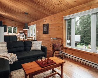 Le Fairytale - Enchanting Getaway with Spa & Sauna - Notre-Dame-de-la-Merci - Salon