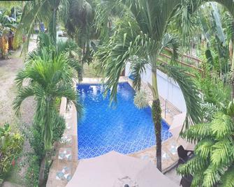 Avila's Hostel Moalboal near Beach - Badian - Piscina