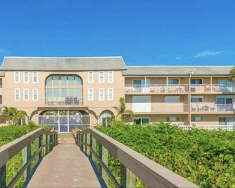 Tropical Paradise at Diplomat - Cocoa Beach - Building