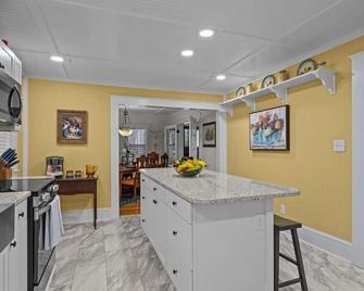 15 min to Beach | 3 Acre Country Living | Firepit - Newport - Cocina