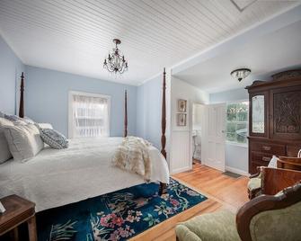 Julian's #1 Historic Cottage in the Heart of Julian 1 minute walk to Main Street - Julian - Спальня