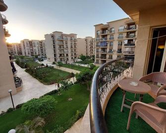 Gazzar inn Rehab42 - New Cairo - Balcony
