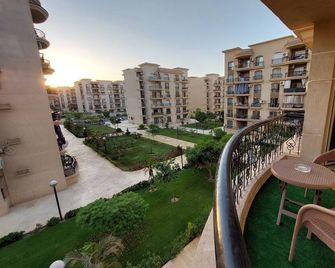 Gazzar inn Rehab42 - New Cairo - Balcony