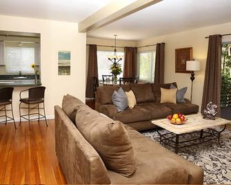 The Cabanas Guesthouse & Spa - Gay Resort catering to Gay Men - פורט לודרדייל - סלון