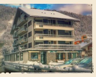 Hotel Ginepro - Aprica - Budova
