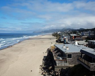 Surftides Hotel - Lincoln City - Beach