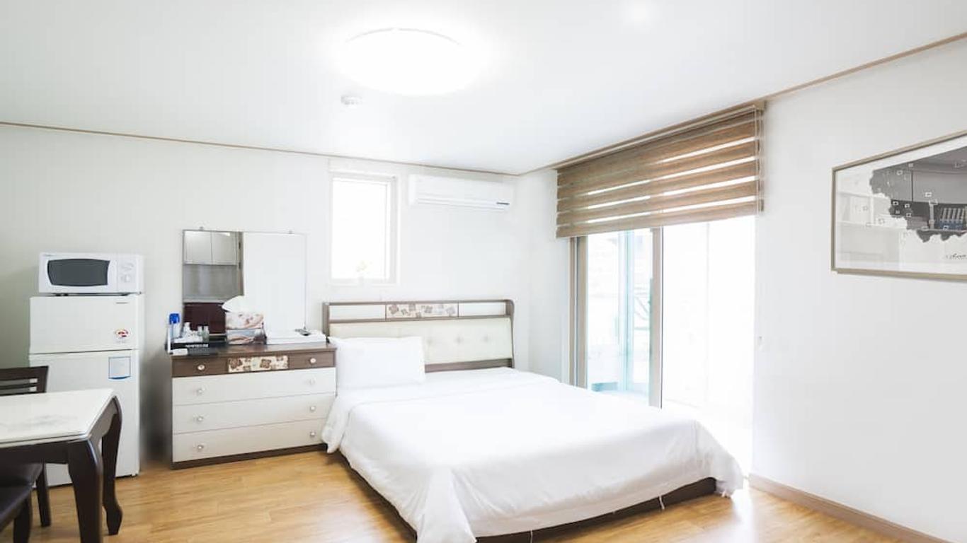 Ean Residence