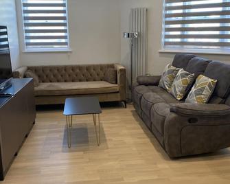 Apartment 7, The Cathedral View - Truro - Living room