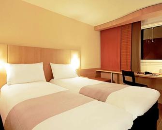 B&b Hotel München-schwabing - Munich - Bedroom