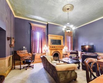 Yankton Apt: 1 Mi to Mount Marty University! - Yankton - Wohnzimmer