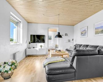 Awesome Home in Egaa With Kitchen - Aarhus - Living room