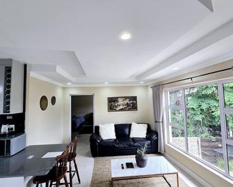 Waterfall City Guest Lodge - Sandton - Sala de estar