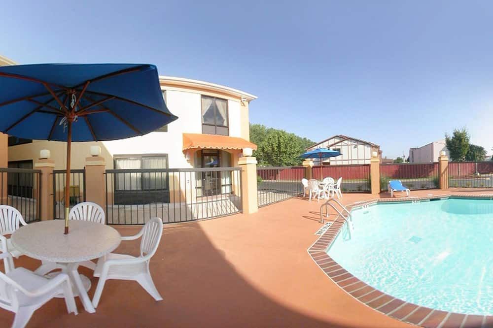 Baymont Inn & Suites by Wyndham - ממפיס - בריכה