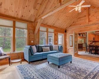Freedom's Private Retreat - Freedom - Living room