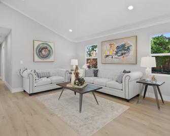 Entirely remodeled, 4/bdrm 3/bth ultra-modern ranch-style home ! - Pleasanton - Living room