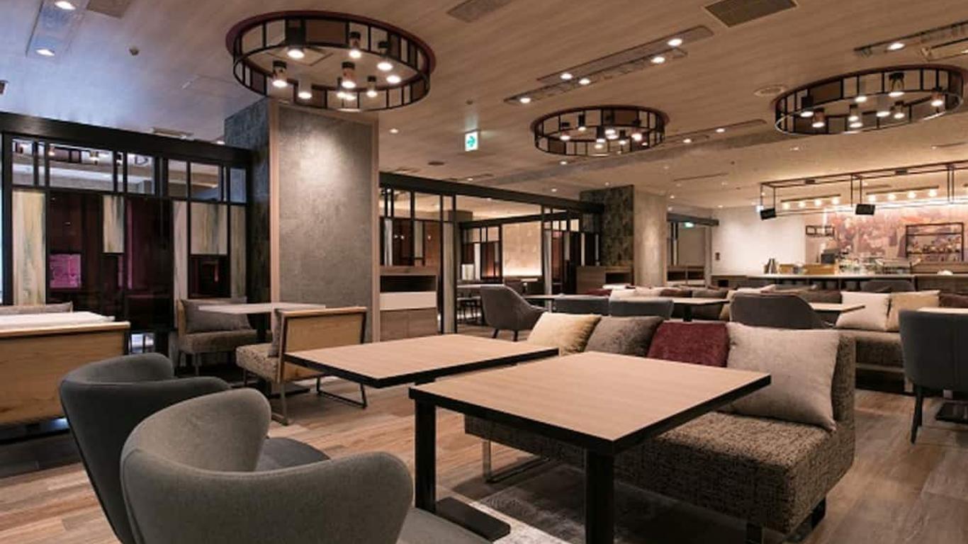 شين-أوساكا إساكا طوكيو راي هوتل