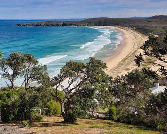 BLUE VOGUE 3 bedrooms, sleeps 8, walk to cafes and beach - Blueys Beach - Playa