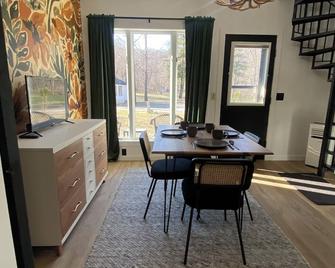 Creekside Cabin Getaway - Winona