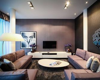 Epic Apart Hotel - Seel Street - Liverpool - Living room