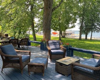 Lakefront Cabin On Lake Melissa With Huge Sand Beach - Near Detroit Lakes - Detroit Lakes - Patio