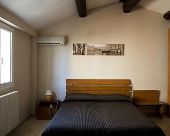 Albergo San Romano - Ferrara - Bedroom