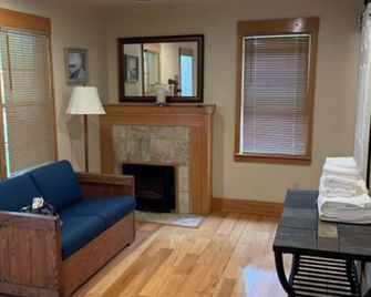 Stay in Ohiopyle in Town by The Gap Trai - Farmington