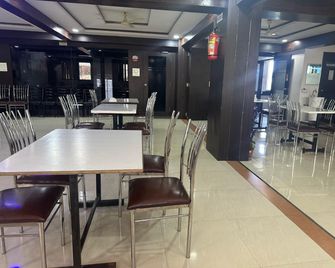 Hotel Anand Inn - Vapi - Restaurant