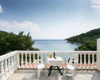 Apartments Franka Saplunara-One-Bedroom Apartment with Terrace and Sea View No 3 - Saplunara - Balcony