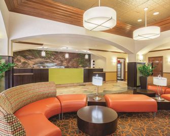La Quinta Inn & Suites by Wyndham Bentonville - Bentonville - Aula