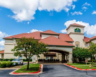 La Quinta Inn & Suites by Wyndham Bentonville - Bentonville - Κτίριο