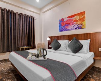 Super Townhouse Hotel O Benchmark - 印多爾 - 臥室